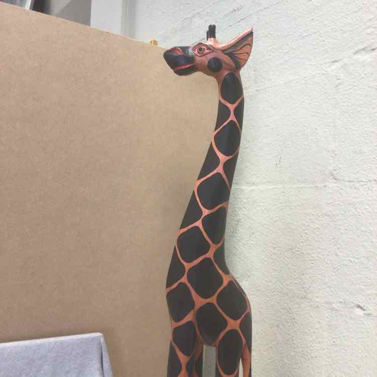 WOODEN GIRAFFE STATUE