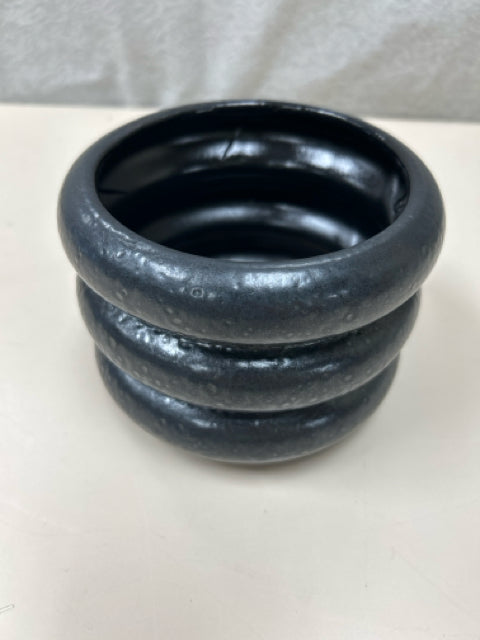 BLACK BUMPY PLANTER