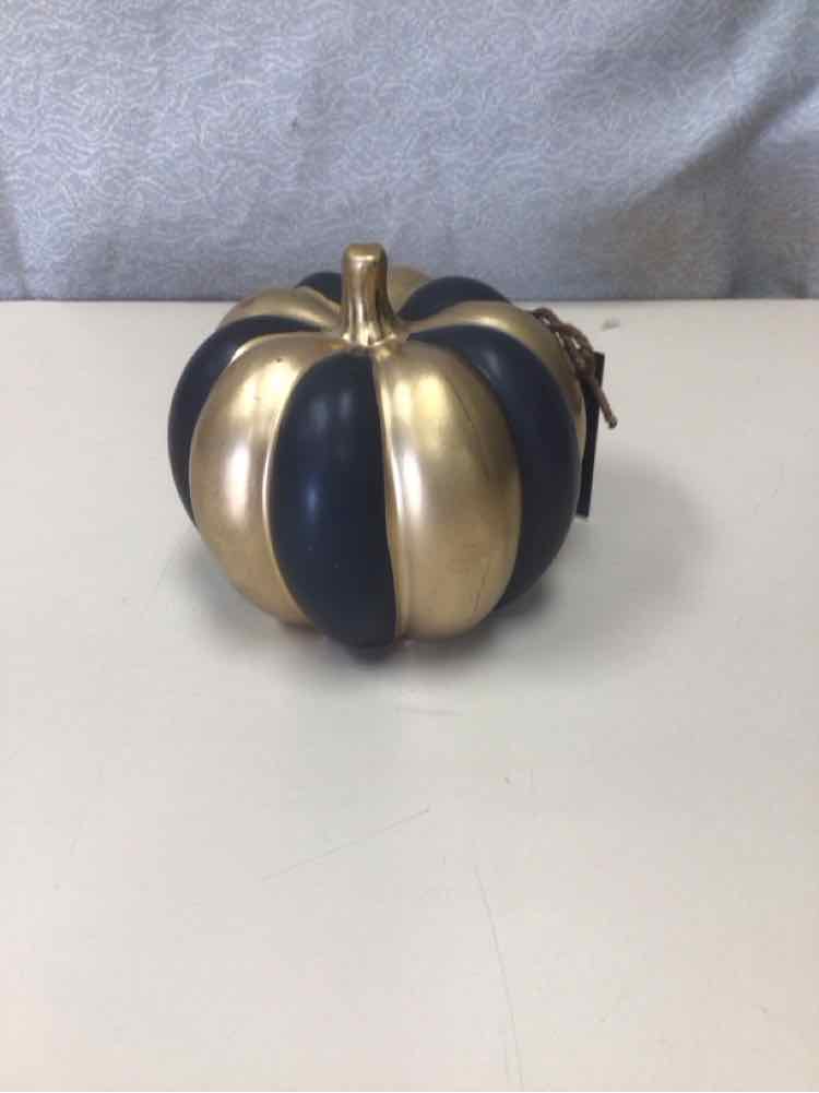 BLACK/GOLD SCENTED PUMPKIN