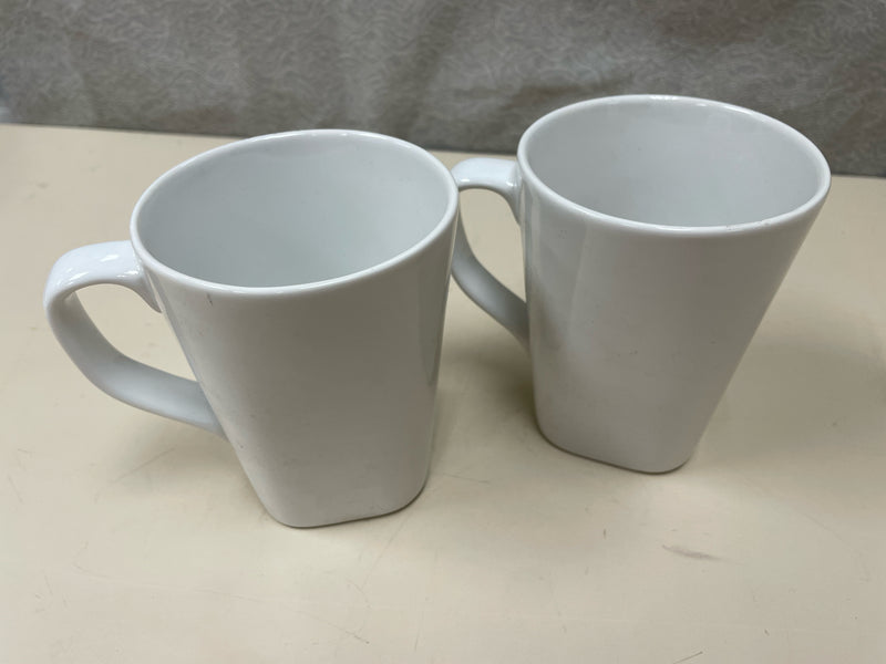 WHITE PORCELAIN MUG