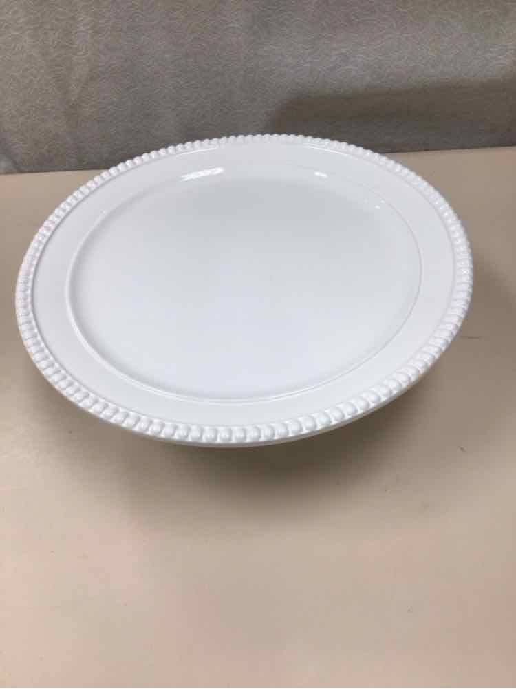WHITE SERVING TRAY ON PEDESTAL