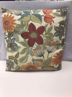 WHITE/FLORAL PATTERN PILLOW