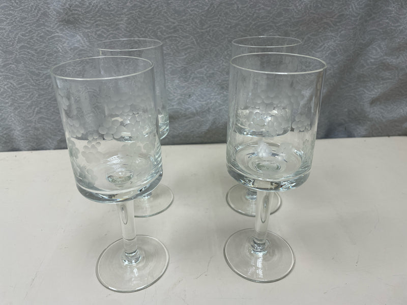 4 SMALL WINE GLASSES W/DOTS