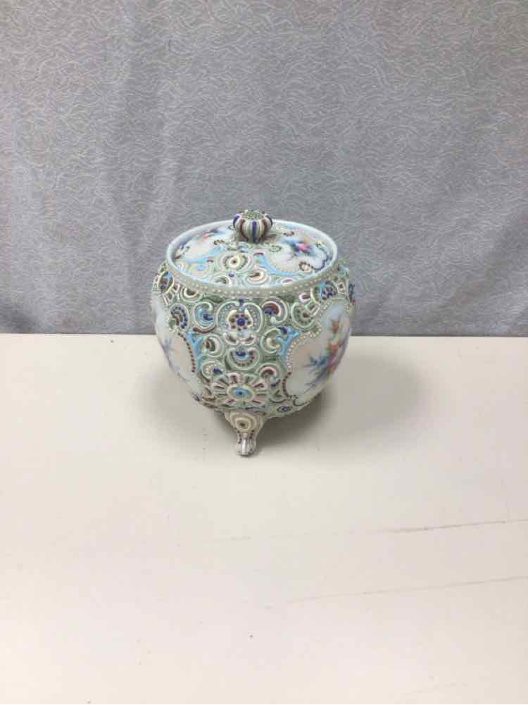 ORNATE PORCELAIN LIDDED VASE