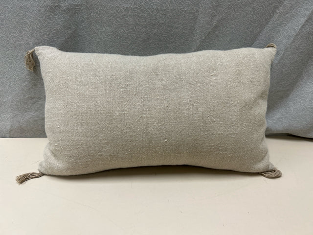 BEIGE W/TASSLES PILLOW