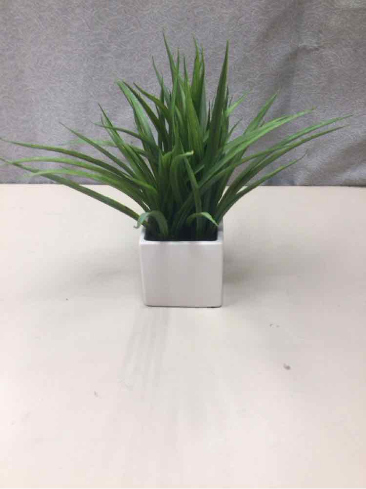 FAUX GRASS IN WHITE SQUARE PLANTER
