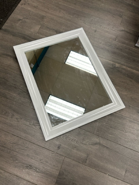 WHITE FRAME MIRROR