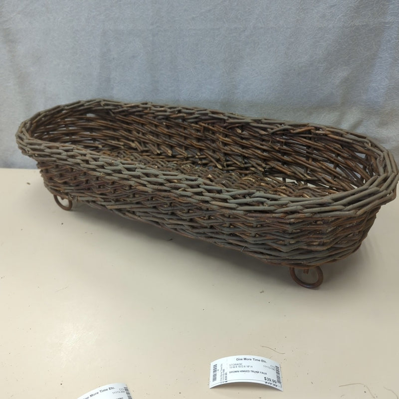 WICKER BASKET ON METAL STAND