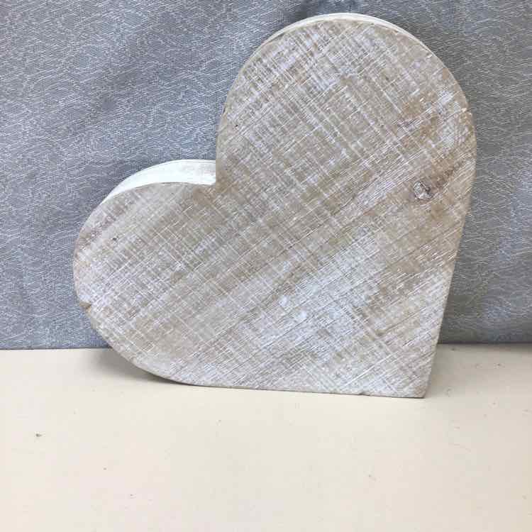 WHITE WOOD HEART