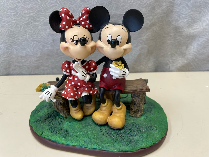 MICKEY MINNIE MOUSE FIGURINE