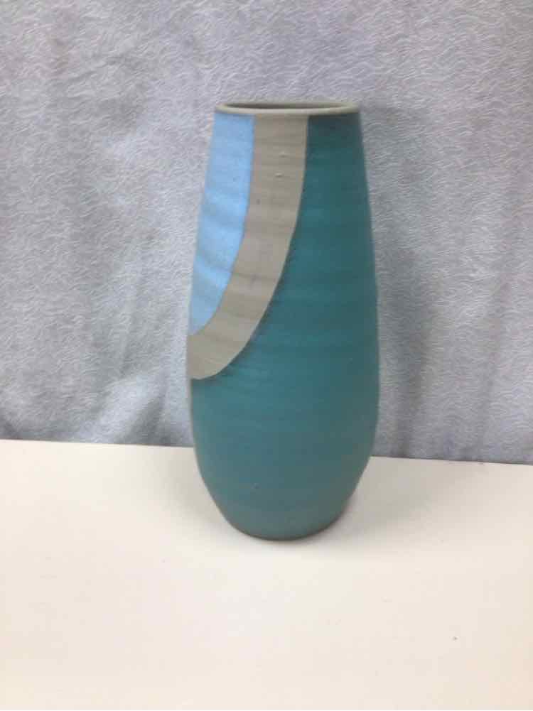 GREEN/BLUE/GRAY TALL VASE