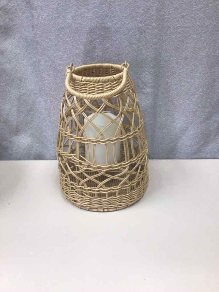 BLONDE WOVEN CANDLE LAMP