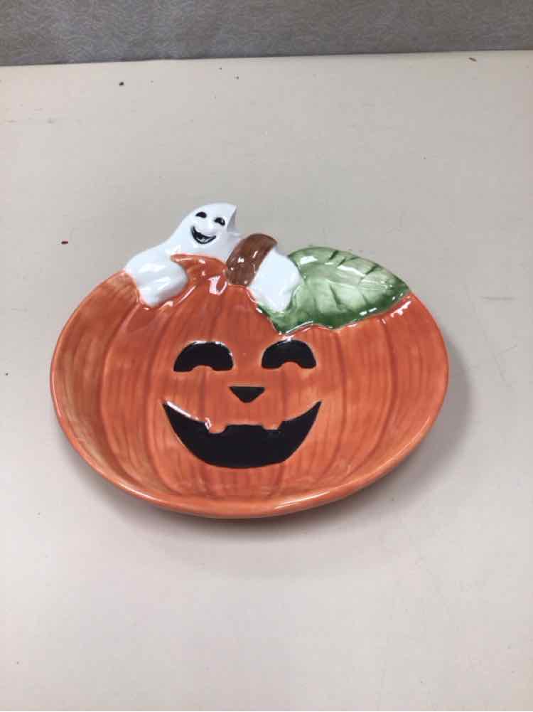 PUMPKIN WITH GHOST PLATE