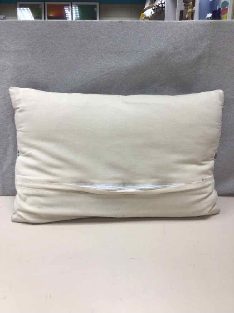 BLACK/WHITE TRIANGLES PILLOW