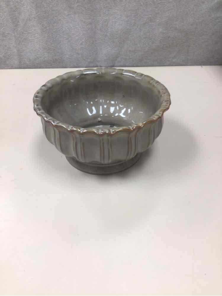 GRAY CERAMIC PLANTER