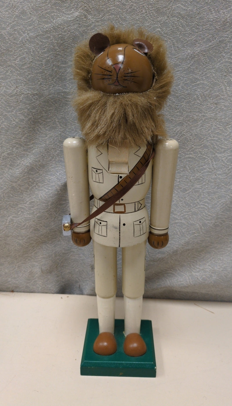 WOOD LION NUTCRACKER