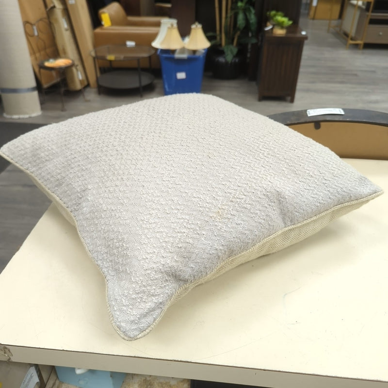 BEIGE SQUARE PILLOW