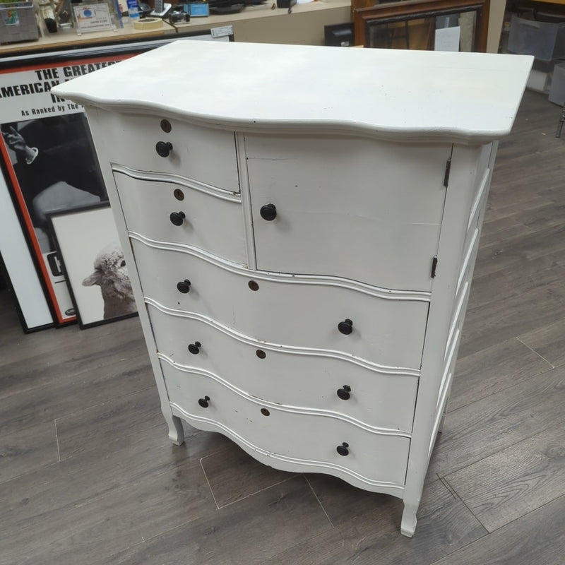 VINTAGE 5-DRAWER DRESSER W/CABINET
