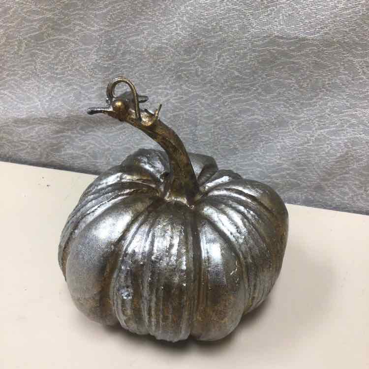 FOAM SILVER PUMPKIN