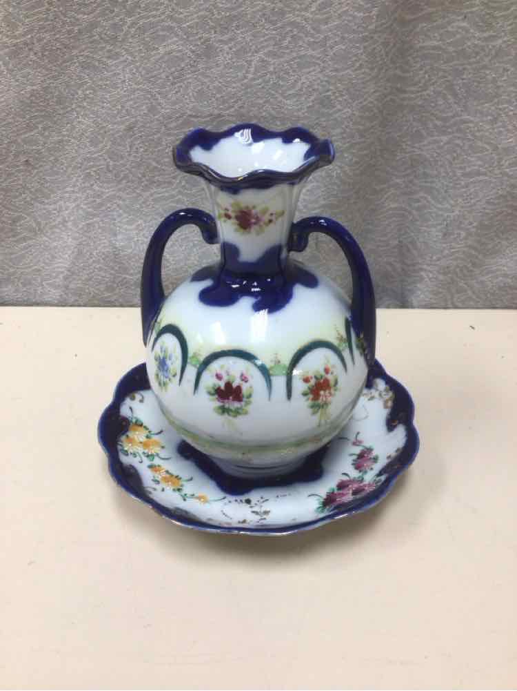 SMALL FLORAL VASE W/TRAY