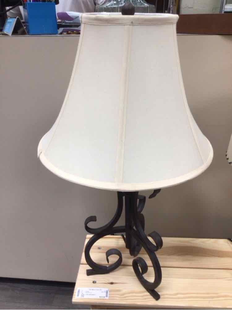 WROUGHT IRON TABLE LAMP
