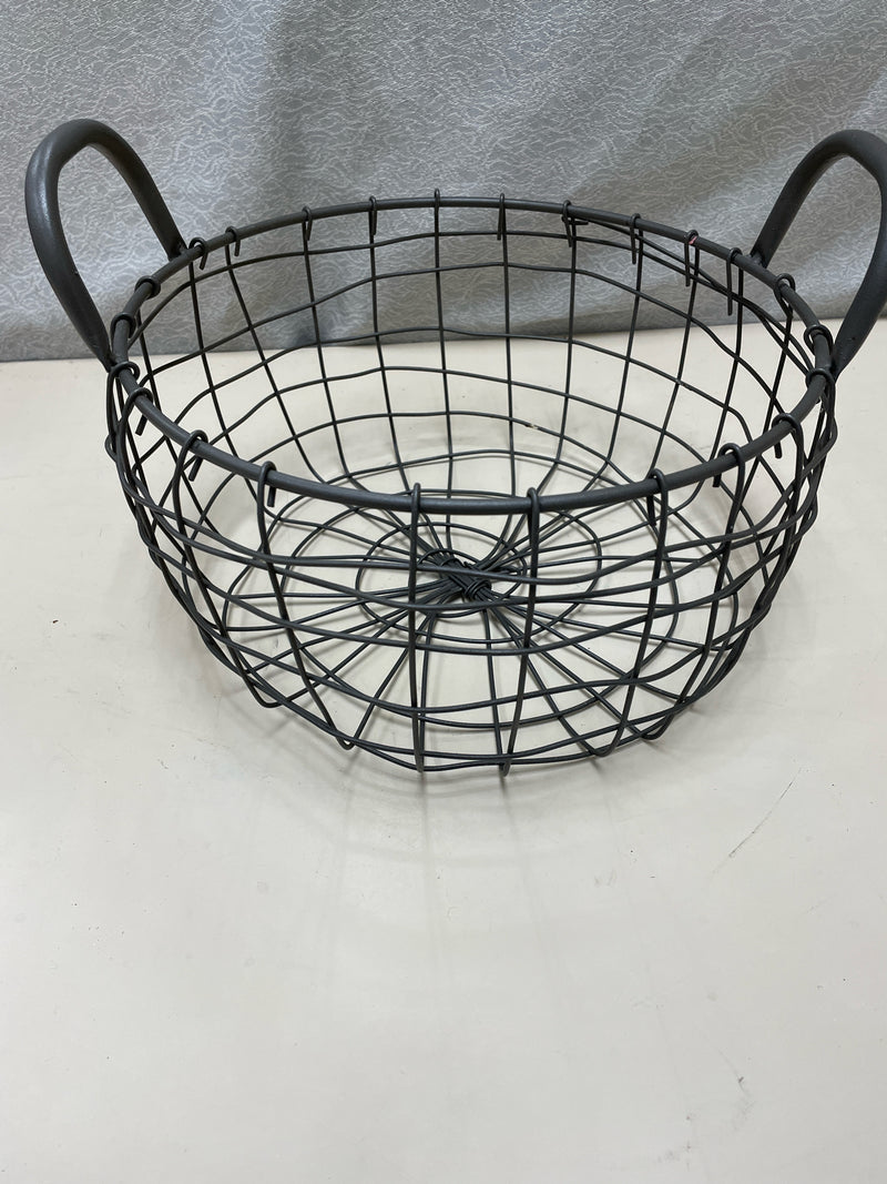 GRAY METAL WIRE BASKET