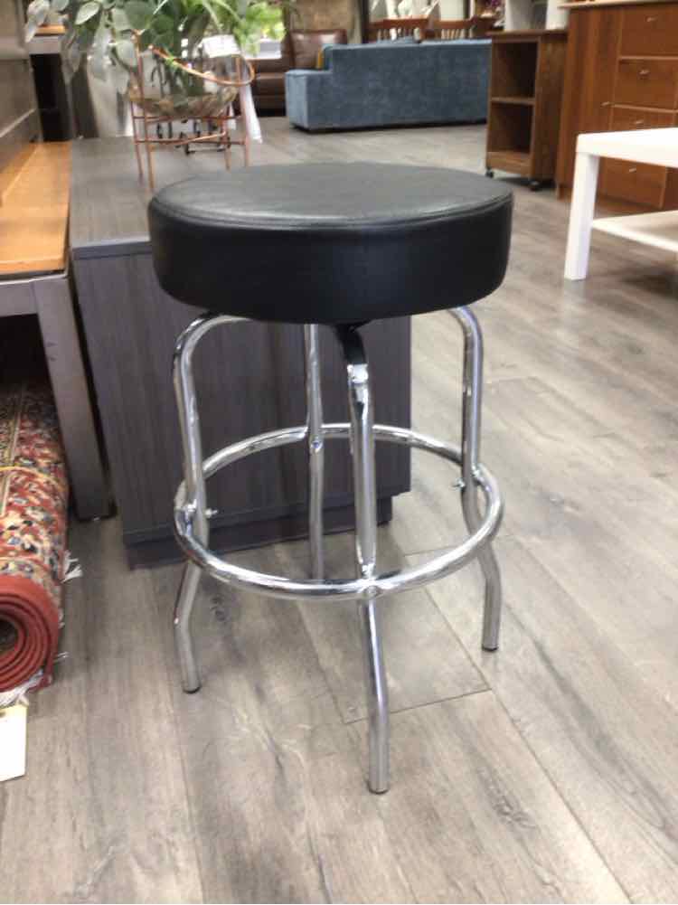 BLACK/SILVER ROUND STOOL