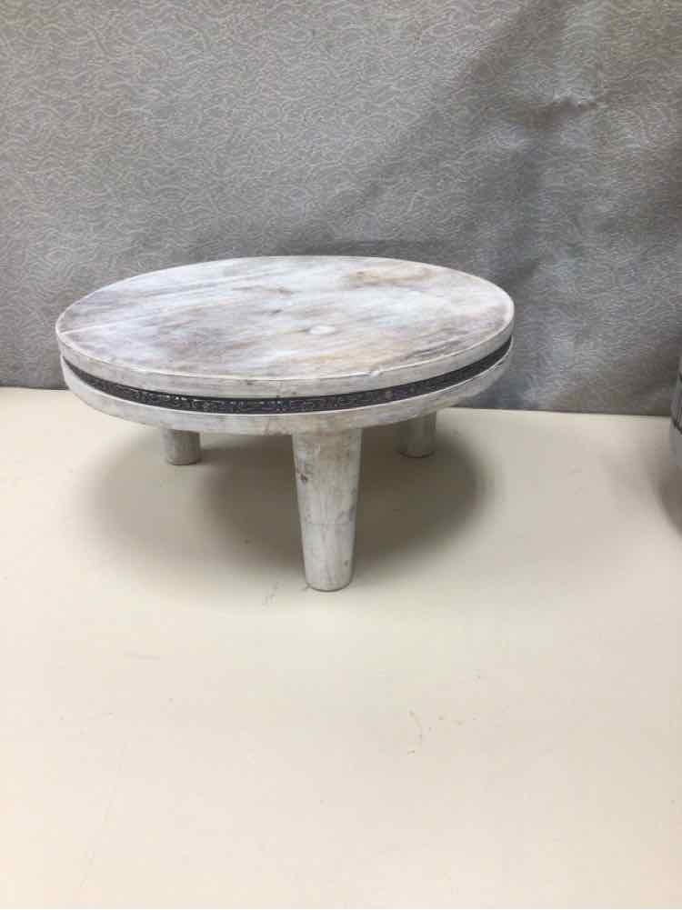WHITE WOOD AND METAL STAND