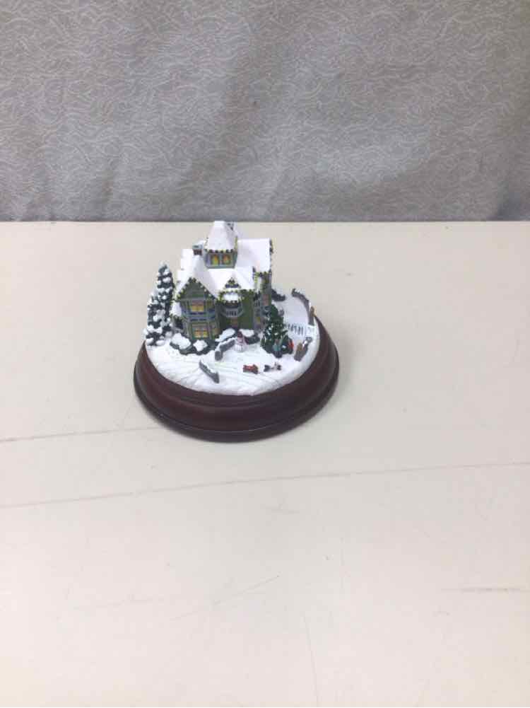 MINI LIGHT UP HOUSE VIGNETTE