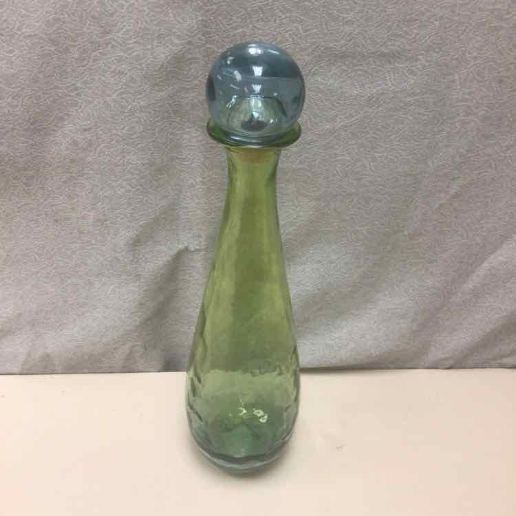 GREEN GRADIENT VASE W/STOPPER