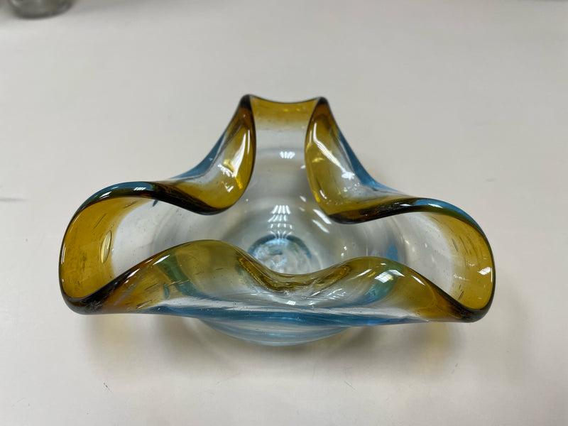 BROWN BLUE GLASS DISH W/CURVED DESIGN