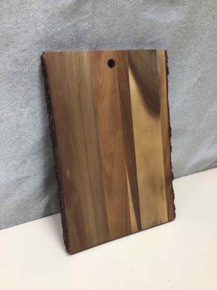 SMALL WOOD CUTTING BOARD
