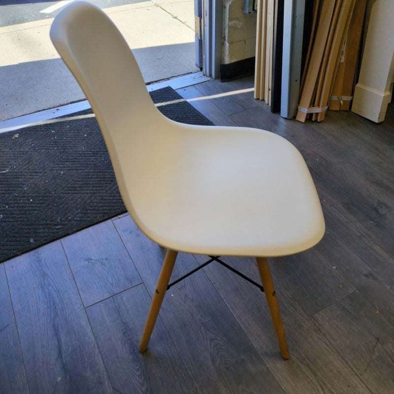 2 WHITE/BLONDE MODERN DINING CHAIRS