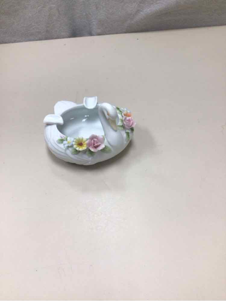 VINTAGE SWAN ASHTRAY