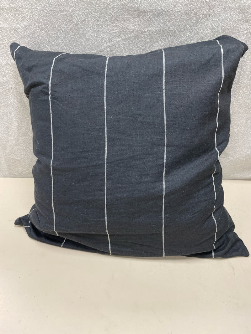 BLACK/WHITE LINES PILLOW