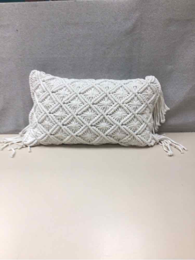 WHITE WEAVE PILLOW W/TASSEL