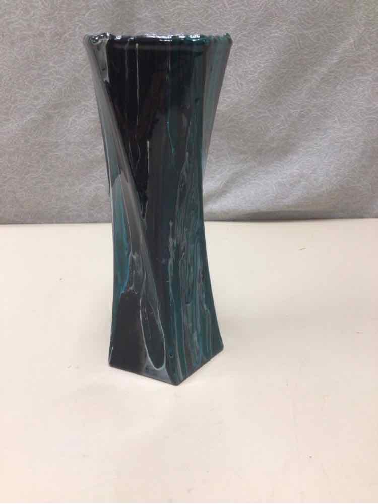 GREEN SWIRL VASE