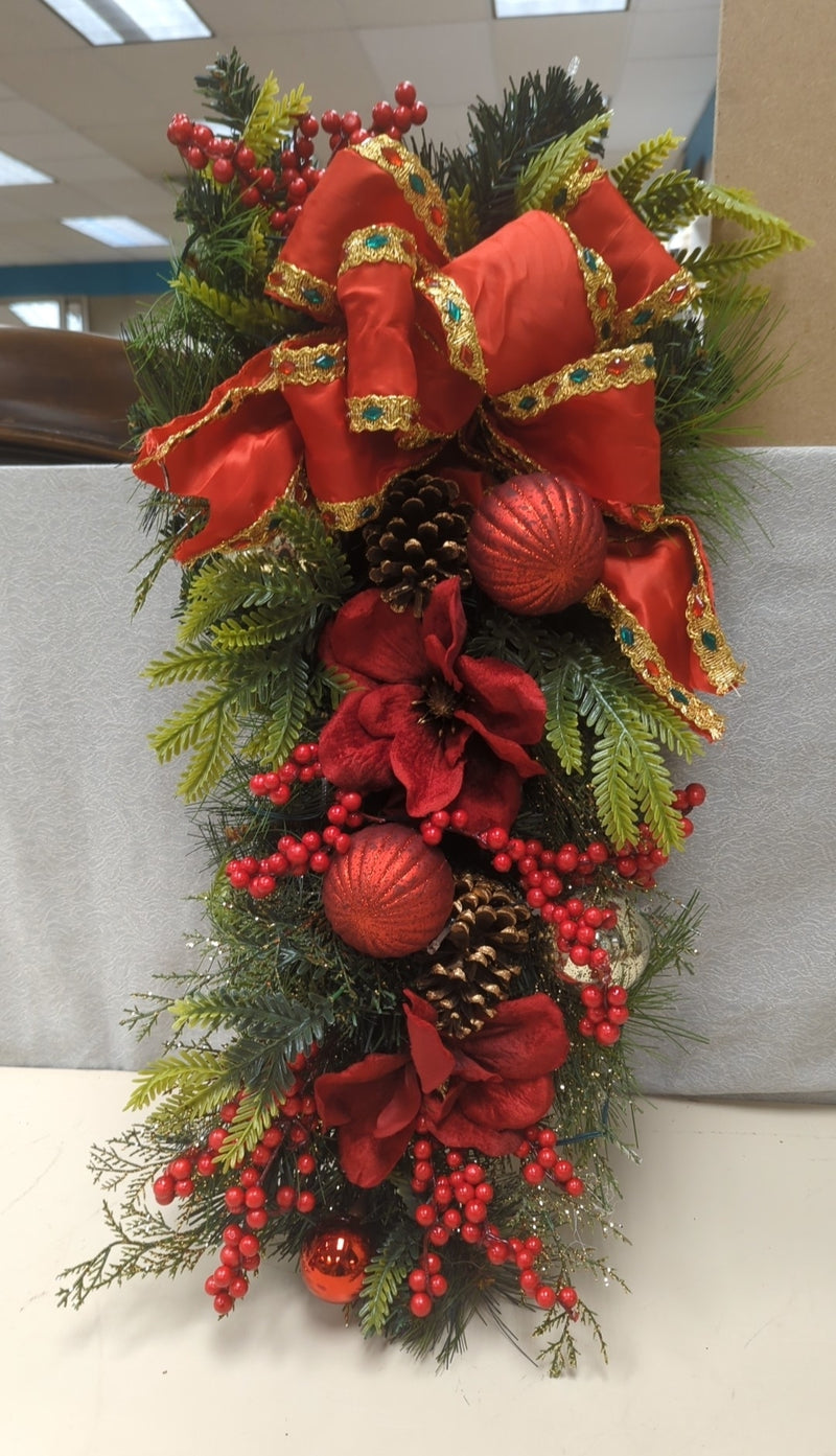 RED/GREEN XMAS ARRANGEMENT