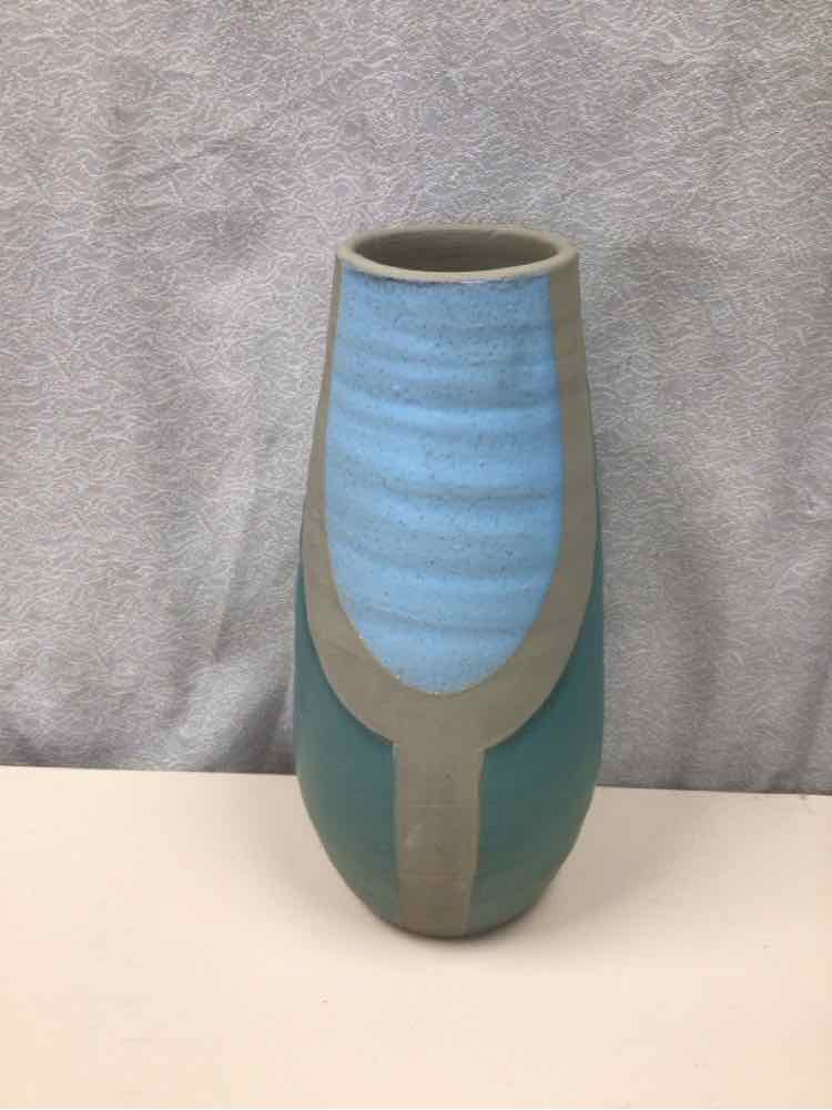 GREEN/BLUE/GRAY TALL VASE