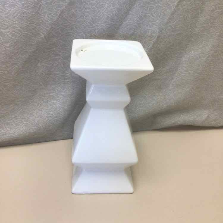 WHITE GEOMETRIC CANDLE STAND
