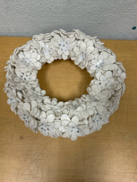 WHITE FABRIC WINTER WREATH