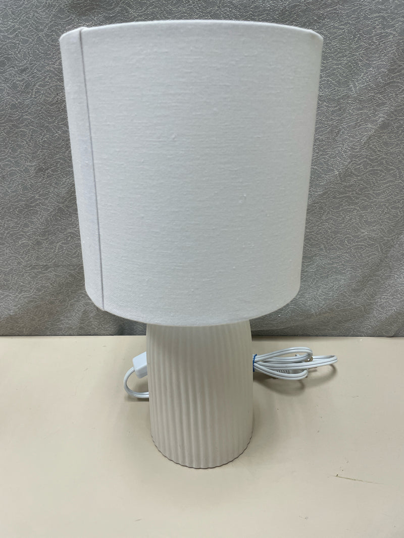 CREAM LAMP W/WHITE SHADE