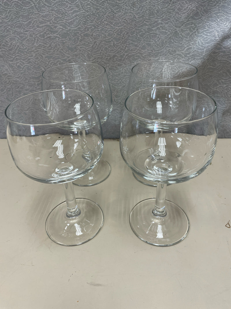 4 CLEAR WINE GLASSES