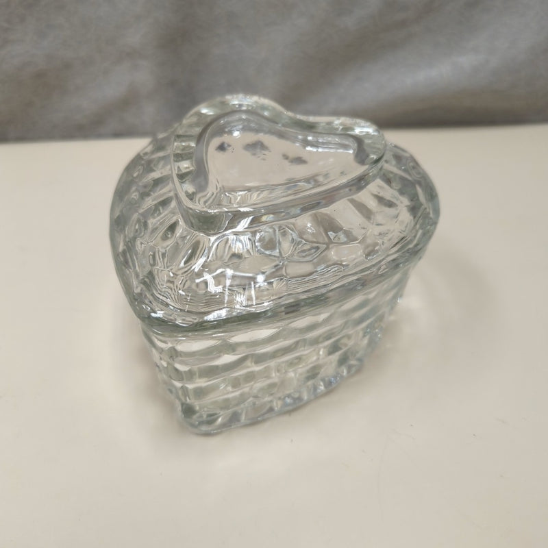 CLEAR GLASS HEART CONTAINER