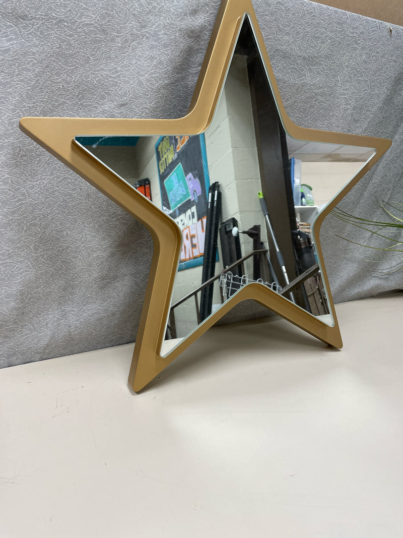 GOLD MIRRORED STAR HANGING