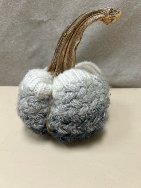 GREY WHITE CLOTH PUMPKIN