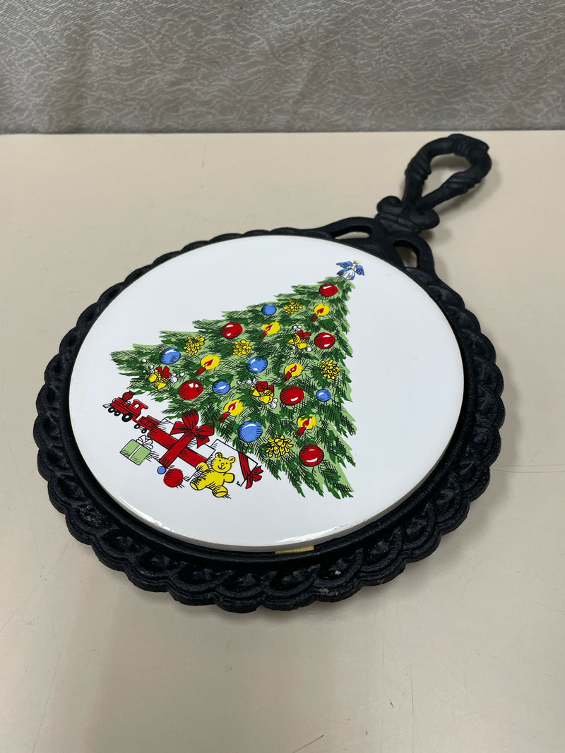IRON TRIVET W/XMAS TREE