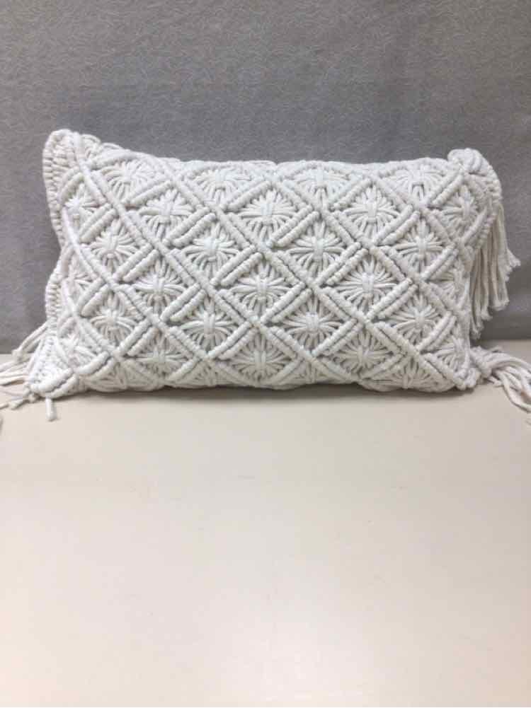 WHITE WEAVE PILLOW W/TASSEL