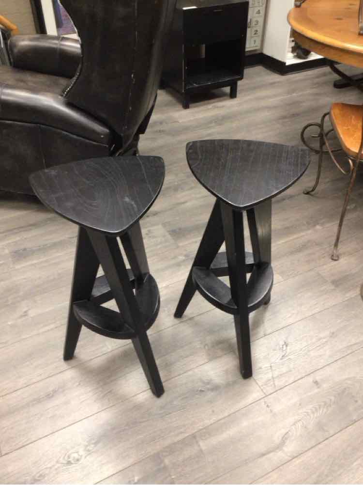 BLACK TWIST COUNTER STOOLS