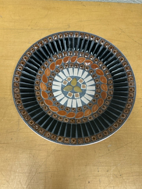 ROUND ORNATE DECORATED PLATE